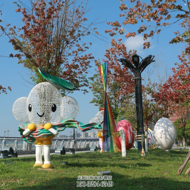 万宁户外镂空卡通雕塑供应,花园小品,铁艺卡通雕塑展品 万宁户外镂空卡通雕塑供应,花园小品,铁艺卡通雕塑展品