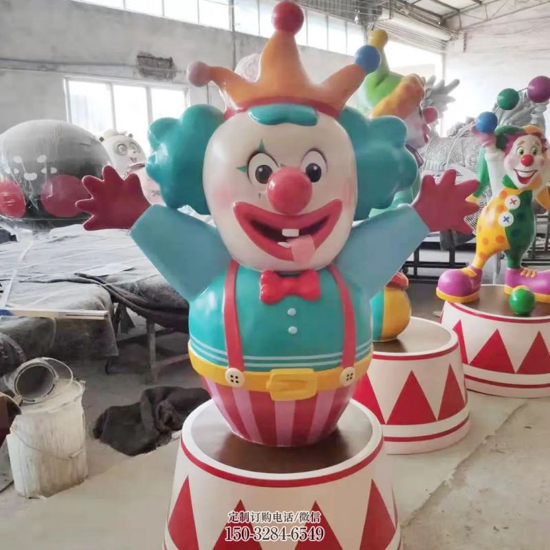 琼山公园小丑雕塑 酒店门口雕塑 彩绘摆件 琼山公园小丑雕塑 酒店门口雕塑 彩绘摆件
